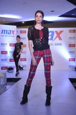at the launch of Max_s Festive 2013 collection in Phoenix Market City Mall, Kurla, Mumbai on 27th Sept 2013 (39).JPG